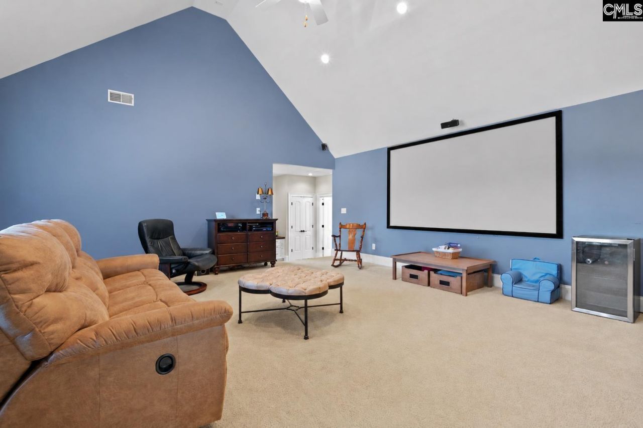 136 Majestic Court  Photo 31