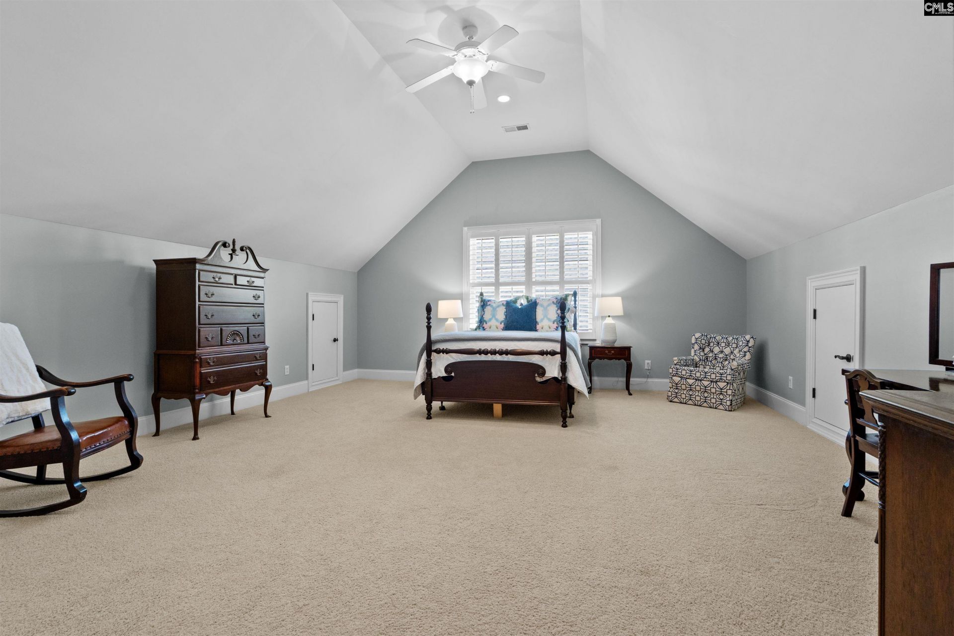 136 Majestic Court  Photo 32