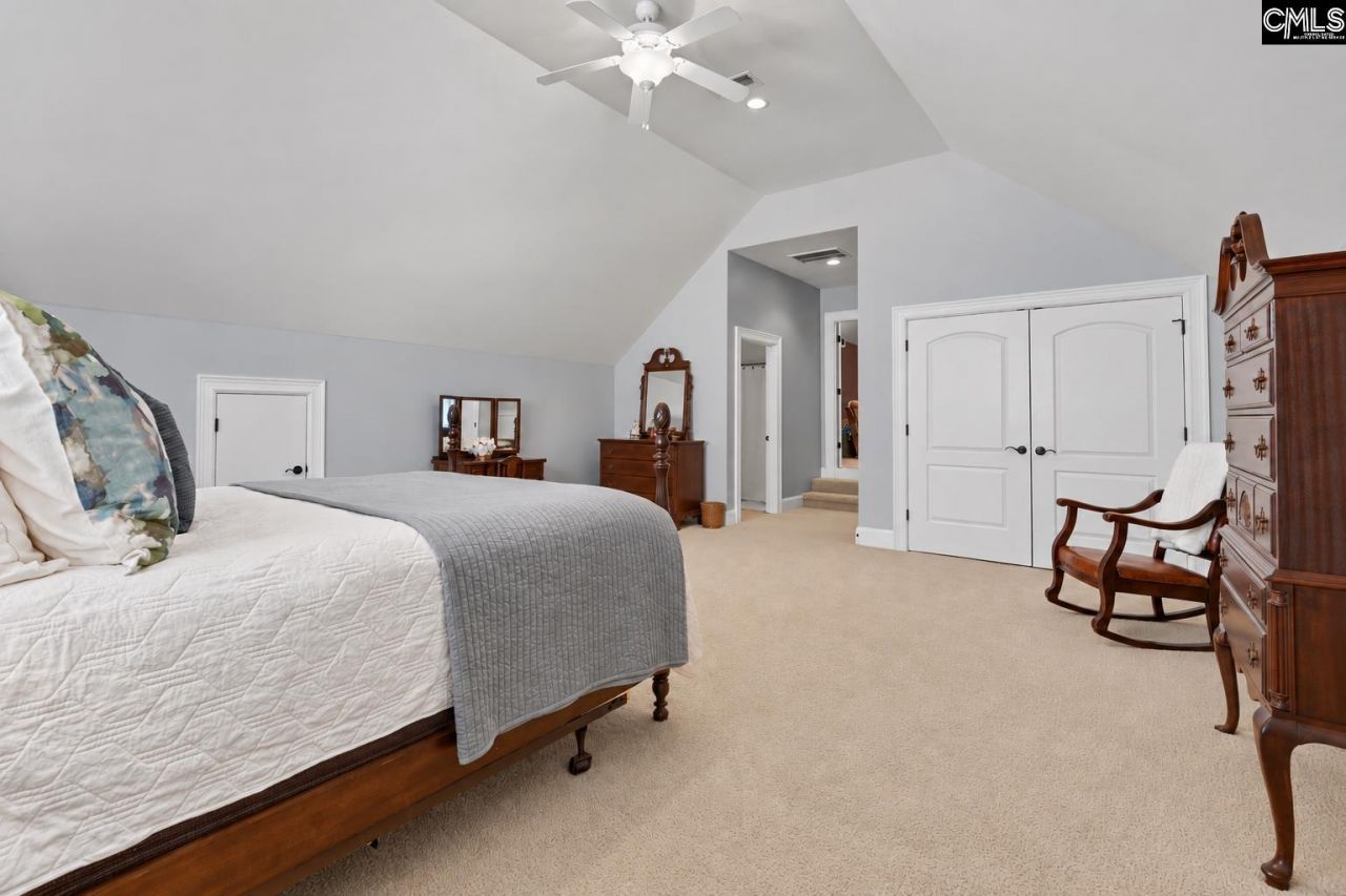 136 Majestic Court  Photo 33