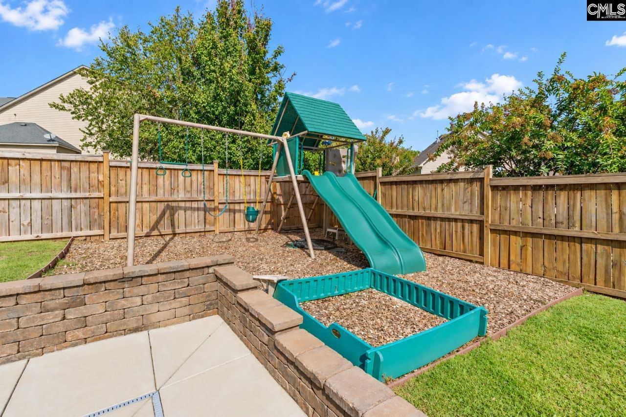 136 Majestic Court  Photo 41