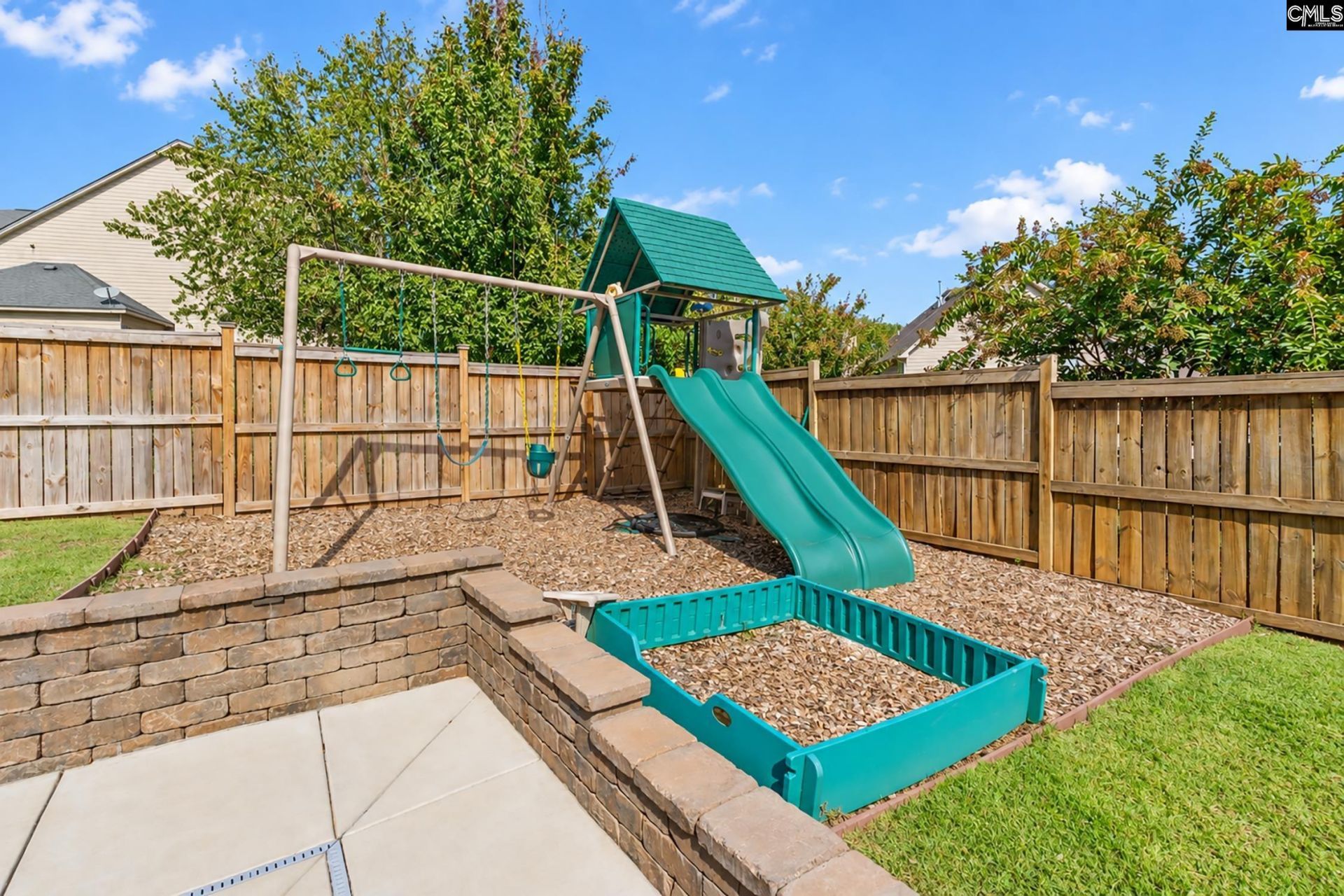 136 Majestic Court  Photo 42
