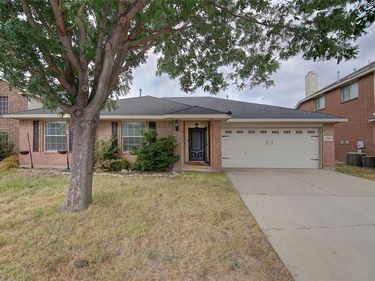 5725 Lionfish Way, Fort Worth, TX 76131