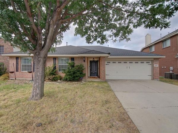 5725 Lionfish Way , Fort Worth, TX 76131