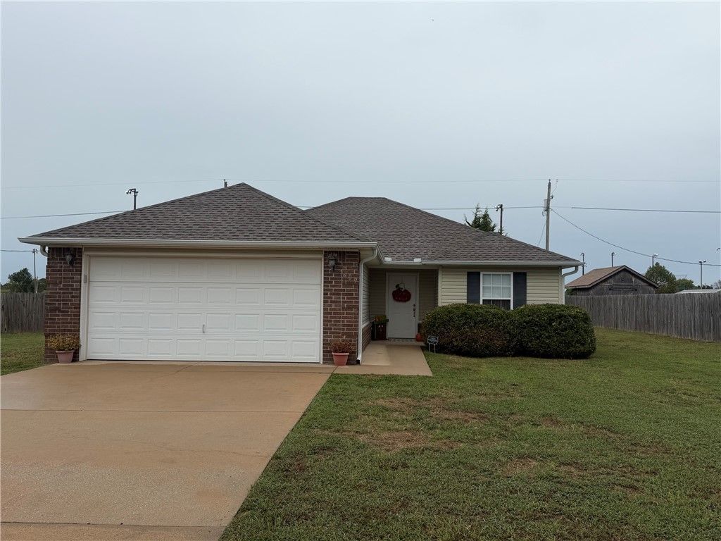 607 Persimmon Street  Gravette, AR 72736