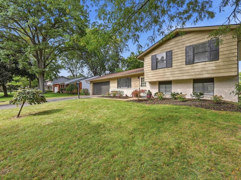 6747 Merwin Road E, Columbus, OH 43235 Photo 2
