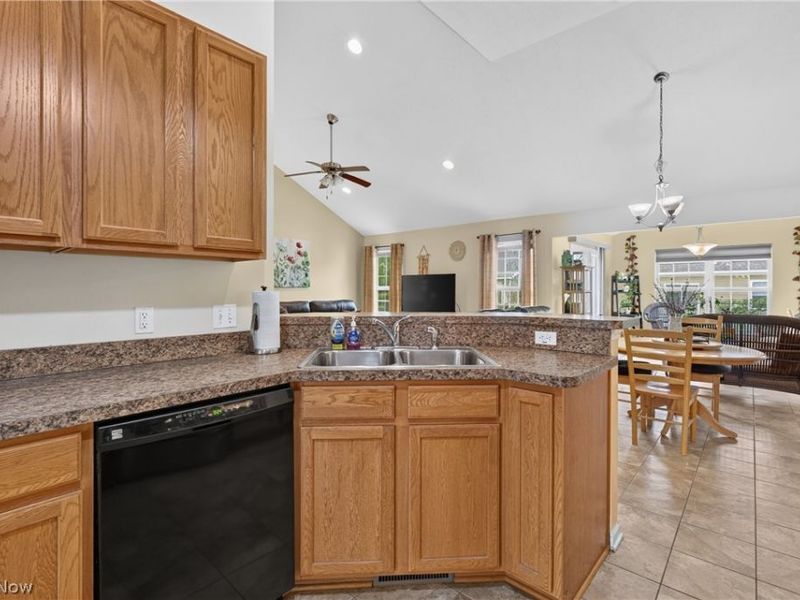 8316 Chesapeake Drive, North Ridgeville, OH 44039 Photo 9
