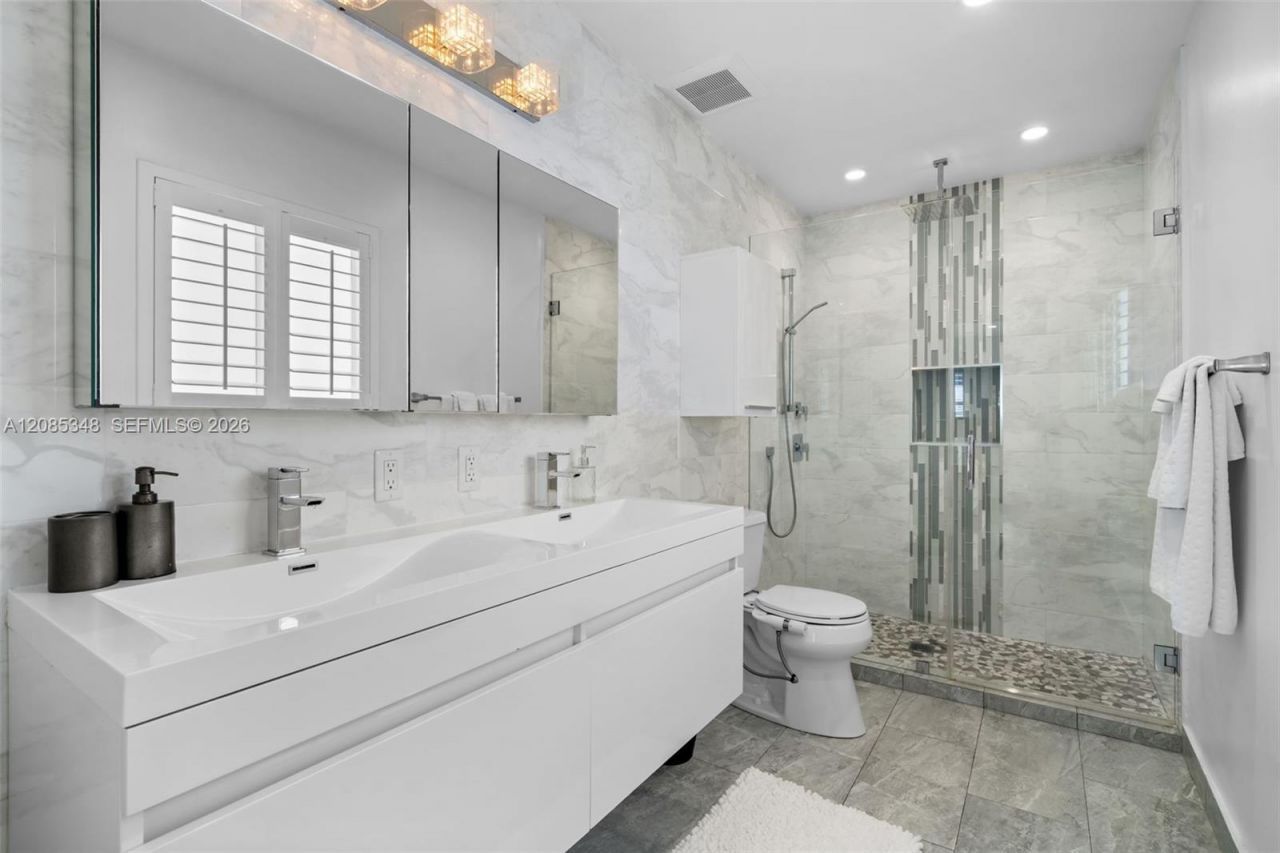 1239 Washington St, Hollywood, FL 33019 Photo