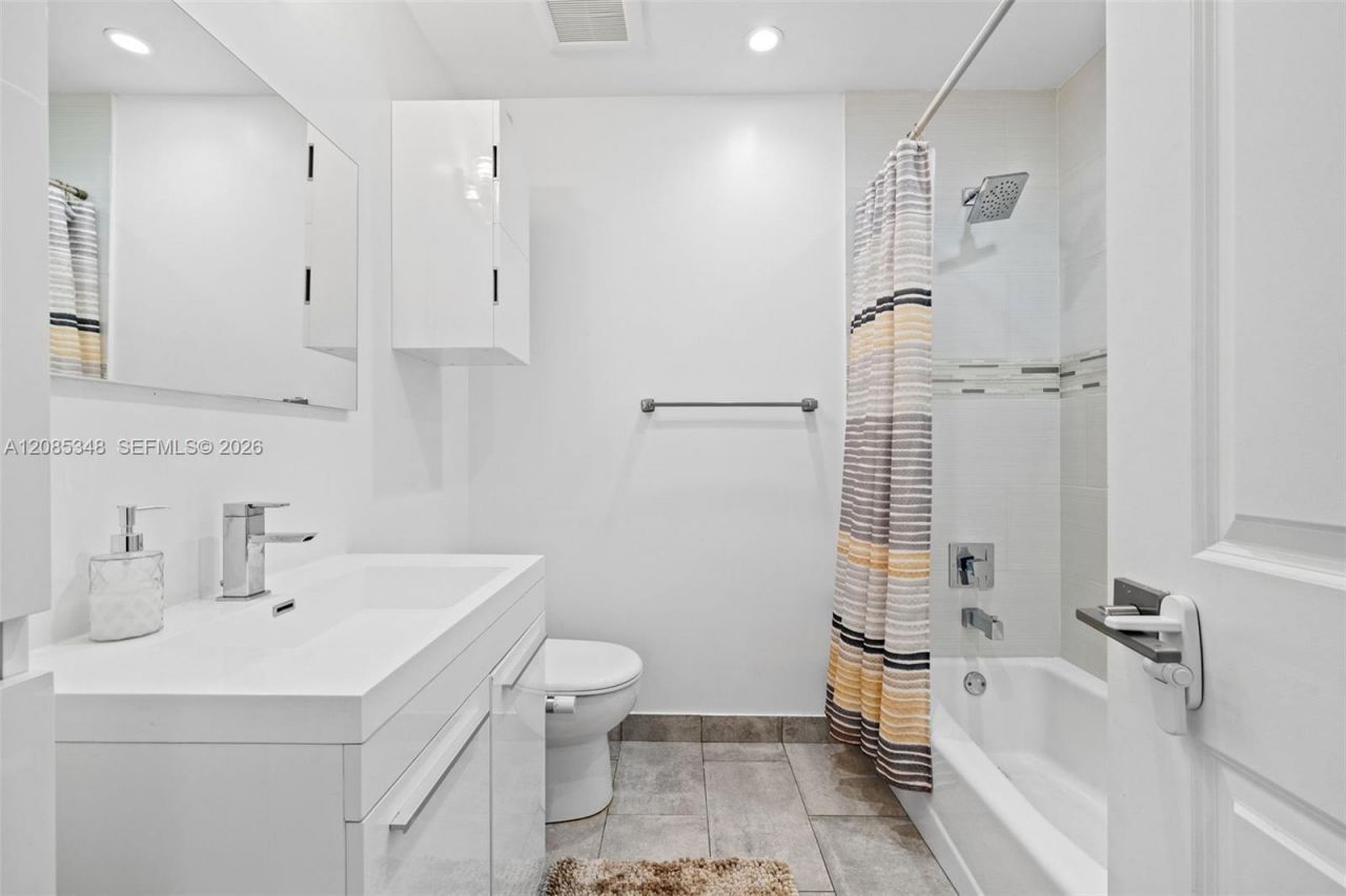 1239 Washington St, Hollywood, FL 33019 Photo