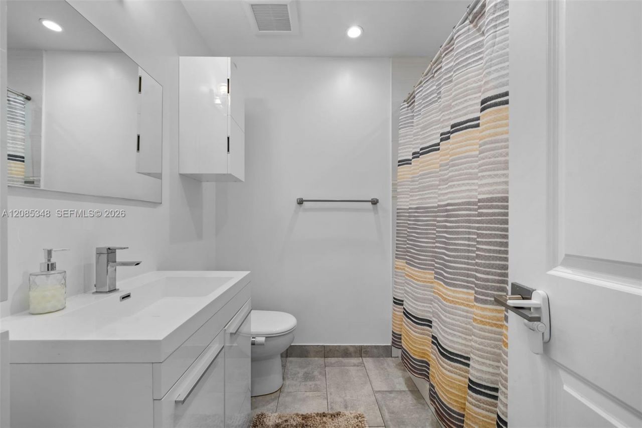 1239 Washington St, Hollywood, FL 33019 Photo