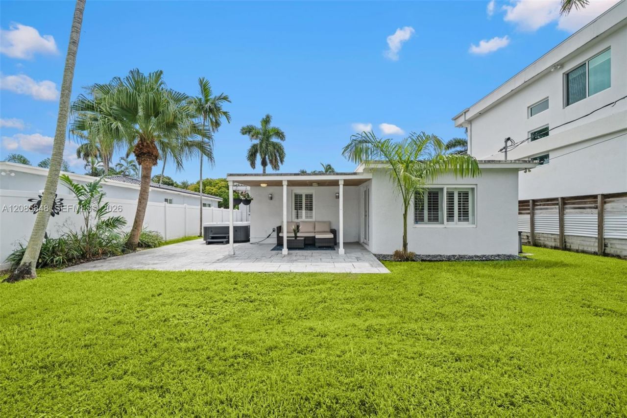 1239 Washington St, Hollywood, FL 33019 Photo
