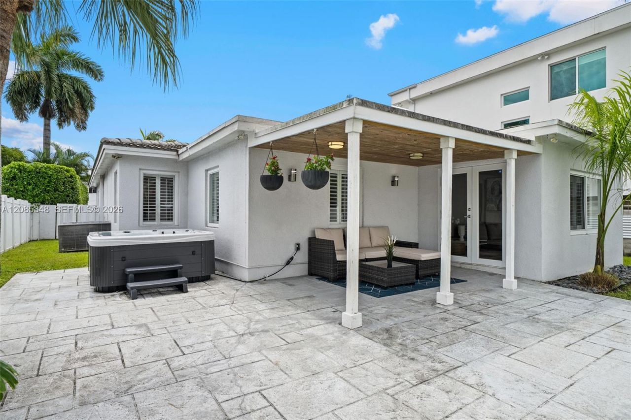 1239 Washington St, Hollywood, FL 33019 Photo