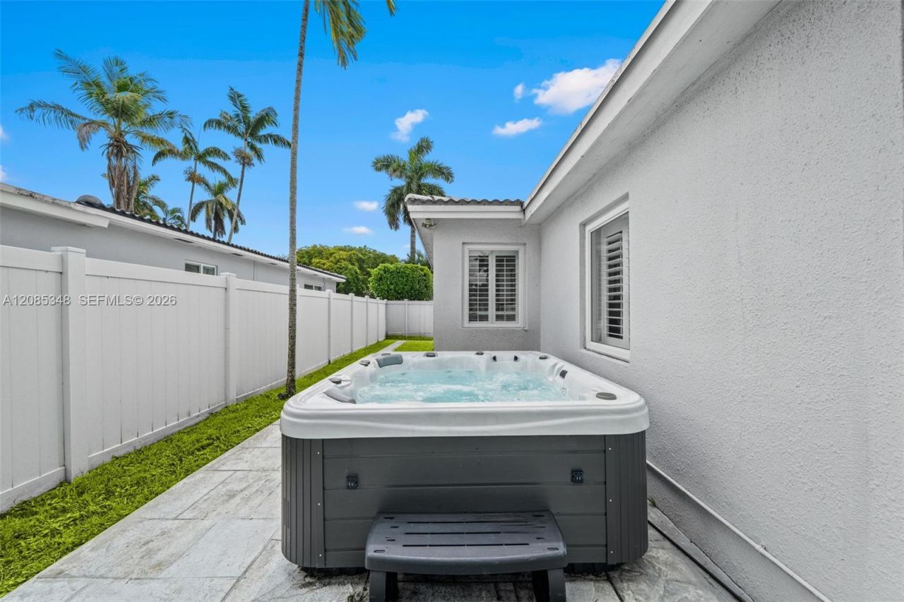 1239 Washington St, Hollywood, FL 33019 Photo