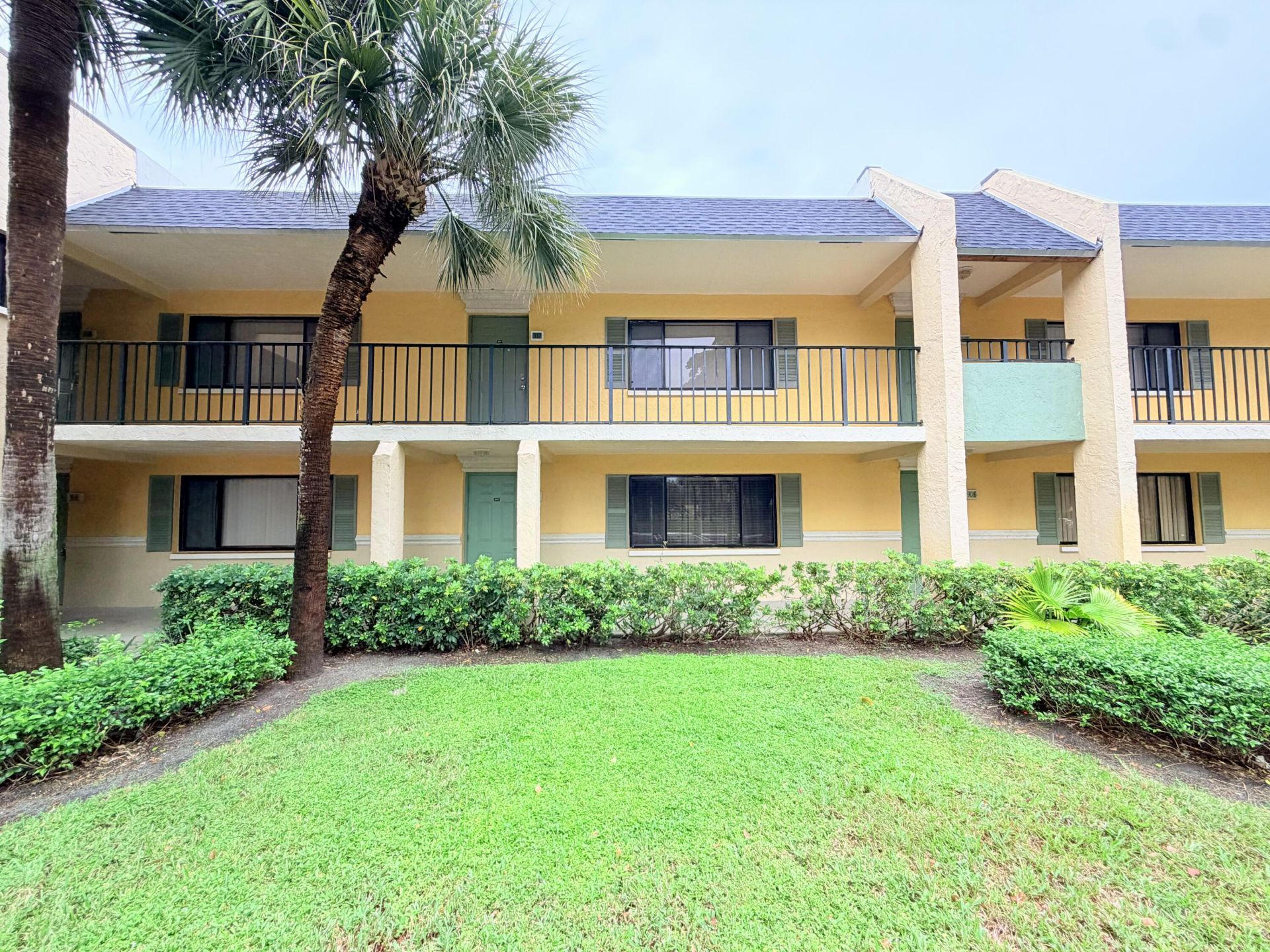 907 Meadows Circle, Boynton Beach, FL 33436 Photo