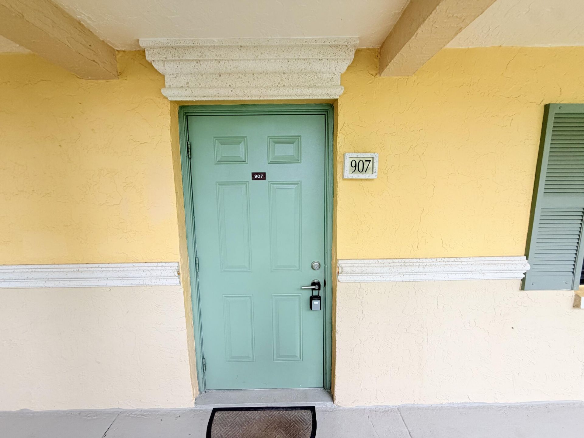 907 Meadows Circle, Boynton Beach, FL 33436 Photo