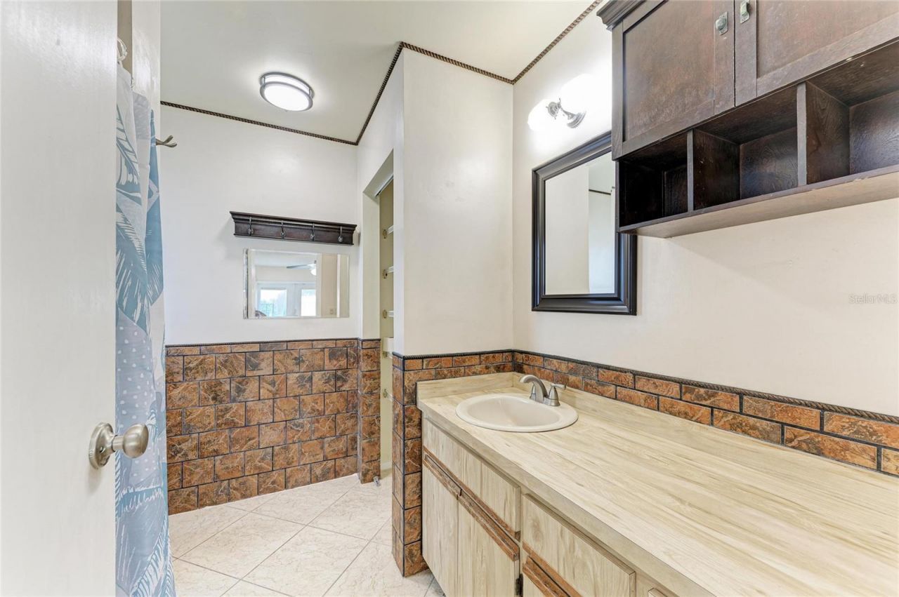 2219 Lockwood Meadows Circle, Sarasota, FL 34234 Photo