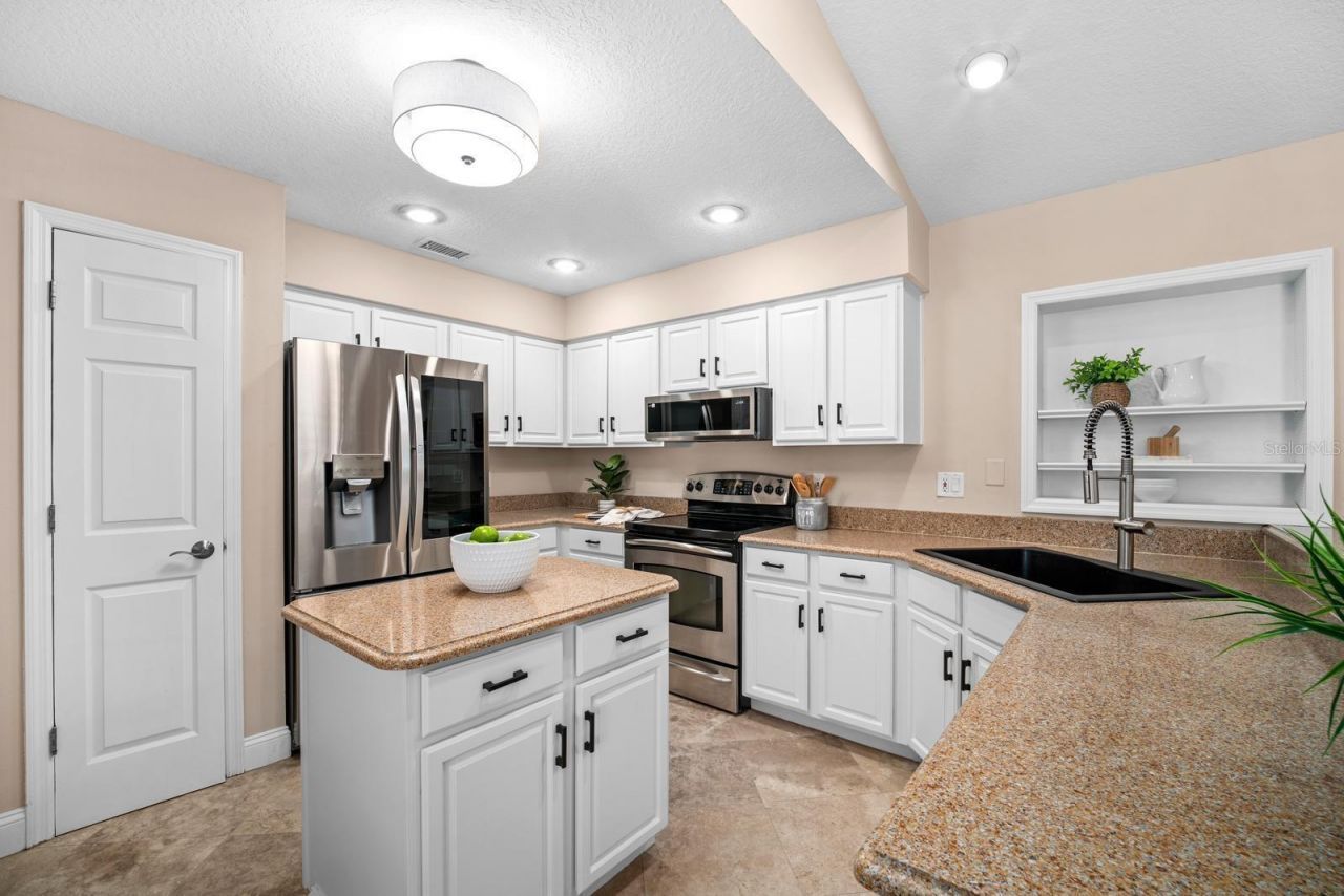 3912 Appletree Drive , Valrico, FL 33594 Photo