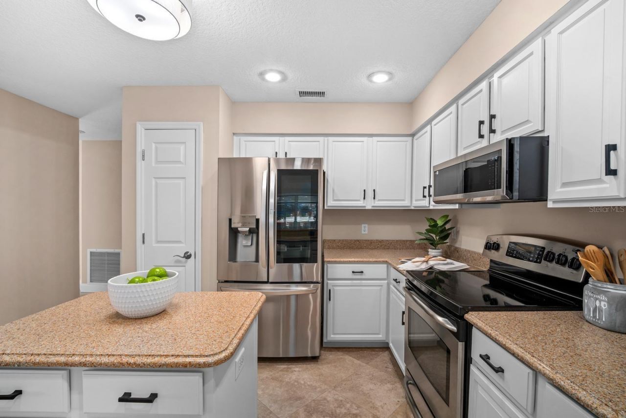 3912 Appletree Drive , Valrico, FL 33594 Photo