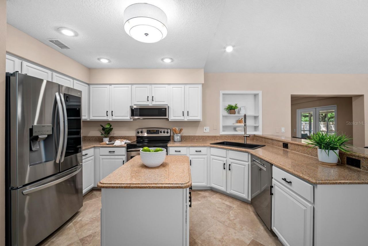 3912 Appletree Drive , Valrico, FL 33594 Photo