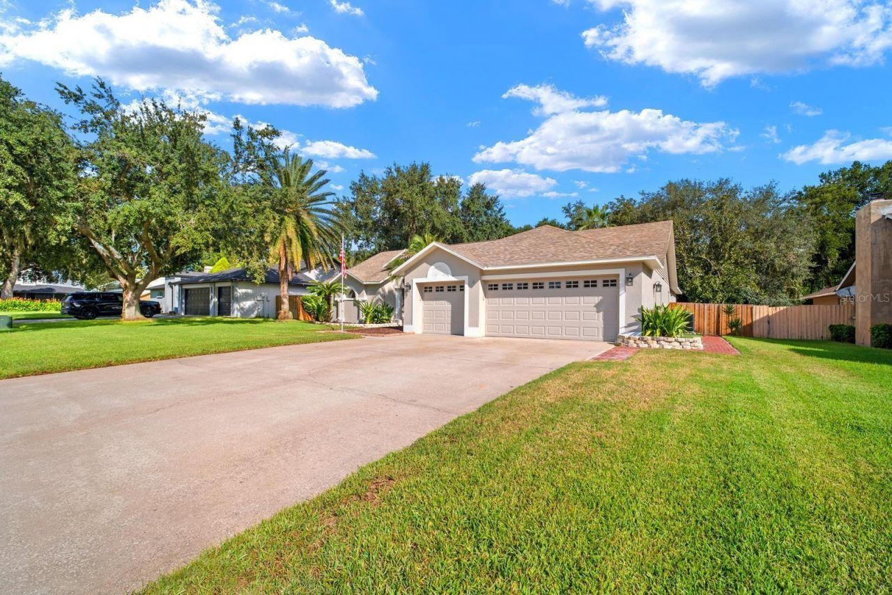 3912 Appletree Drive , Valrico, FL 33594 Photo