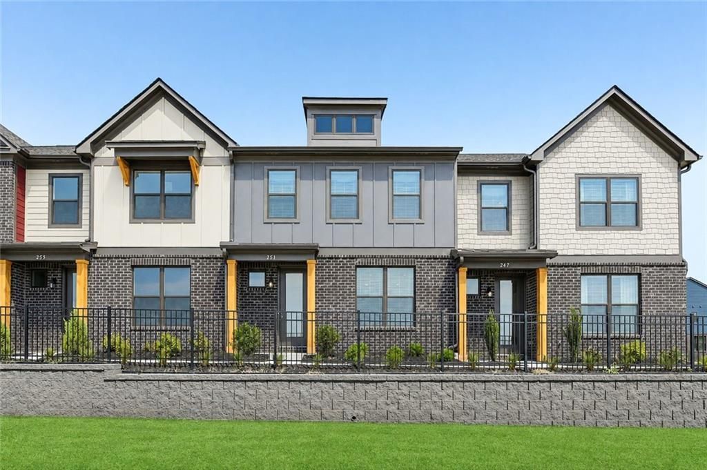 223 Barracks Way, Hoschton, GA 30548 Main Photo