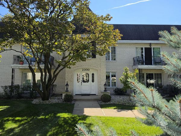 2300 Bordeaux Walk, Unit B2, Highland, IN 46322