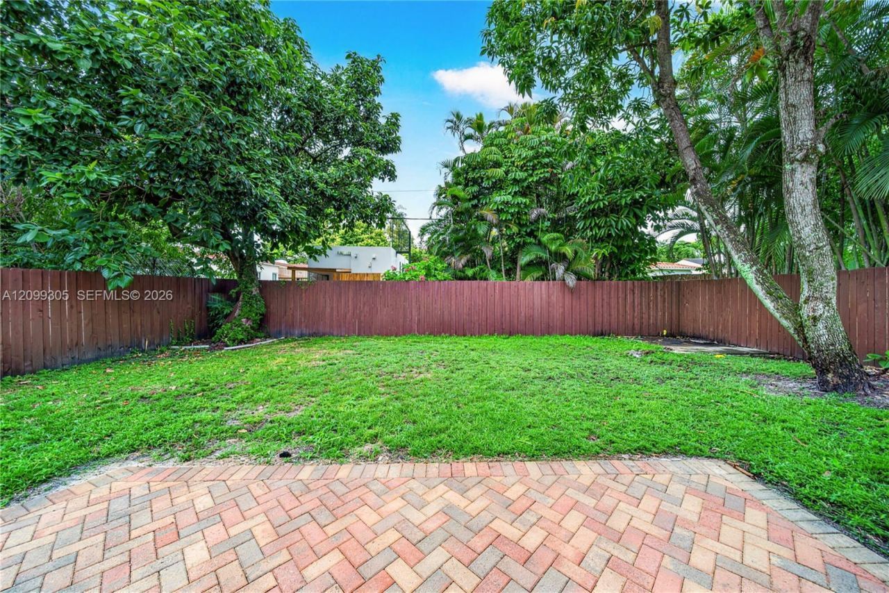 717 NE 73rd St , Miami, FL 33138 Photo