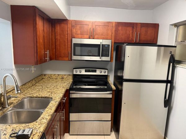 3610 NW 21st St, Unit 304, Lauderdale Lakes, FL 33311