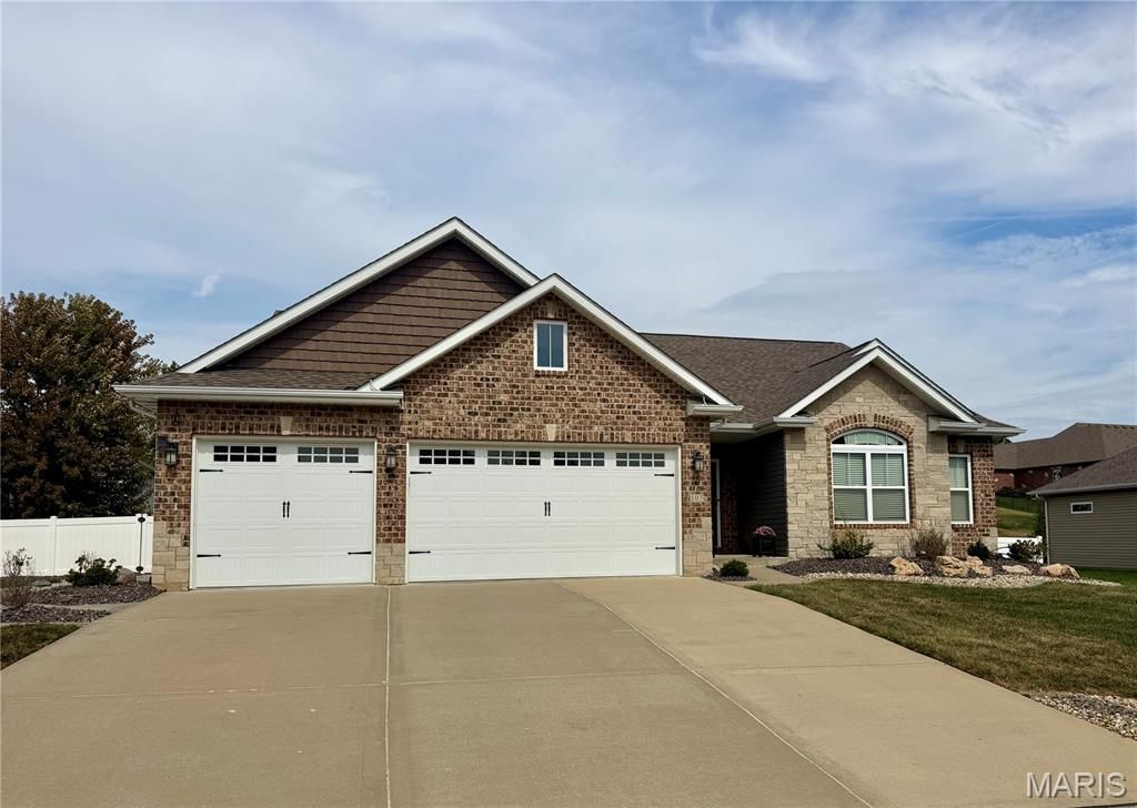 105 Stonebridge Crossing Drive , Maryville, IL 62062 Main Photo