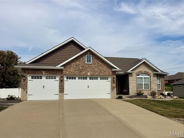 105 Stonebridge Crossing Drive , Maryville, IL 62062