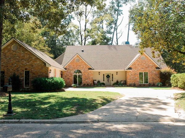 5924 N Shore Dr, Saint George, LA 70817