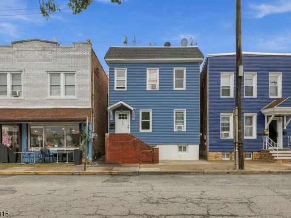 19 Summer St, Lodi, NJ 07644