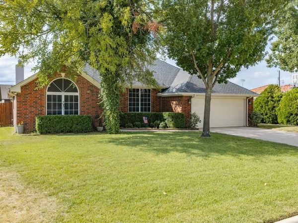 2106 Ridgewood Drive , Bridgeport, TX 76426