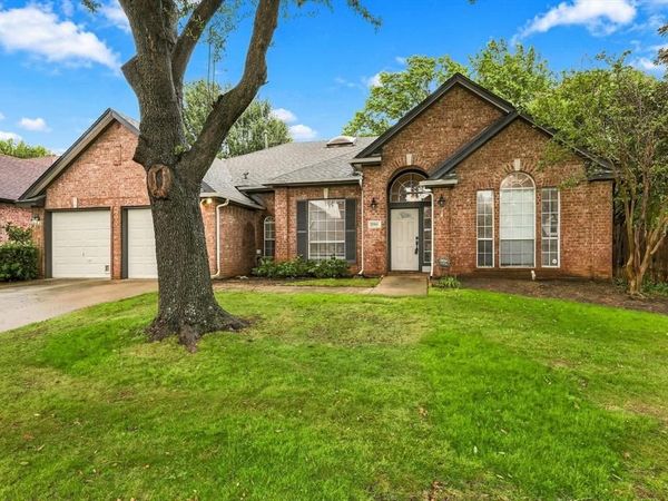 2900 Woodhaven Drive, Grapevine, TX 76051