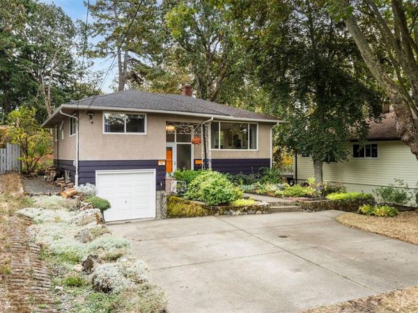 14 Eaton Ave , View Royal, BC V8Z 5E1