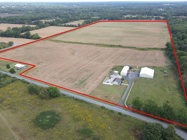 10491 CHAMPAIGN Road, Johnston City, IL 62951