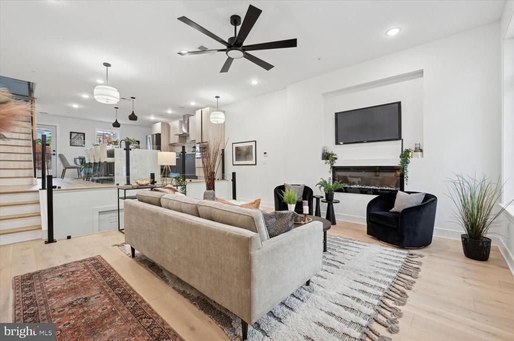 128 E SHARPNACK STREET , PHILADELPHIA, PA 19119