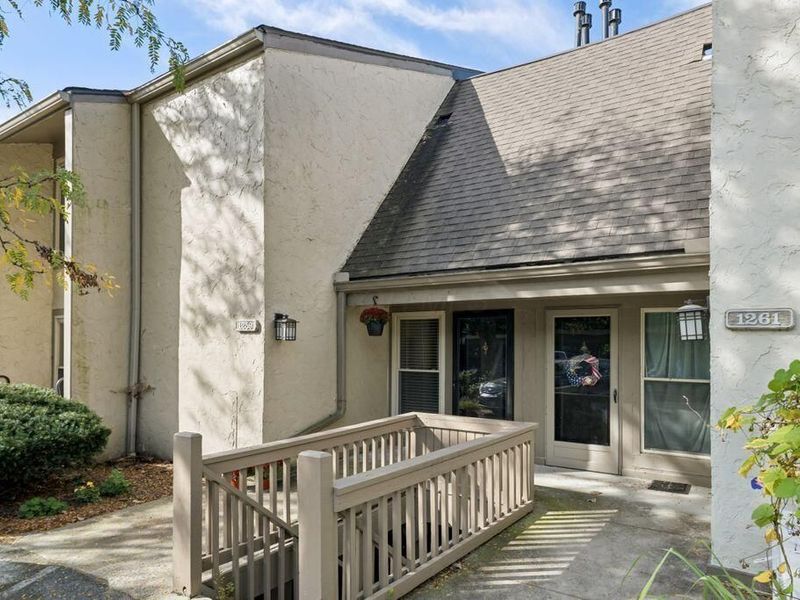 1259 Lake Shore Drive, Unit 230, Columbus, OH 43204 Photo 3