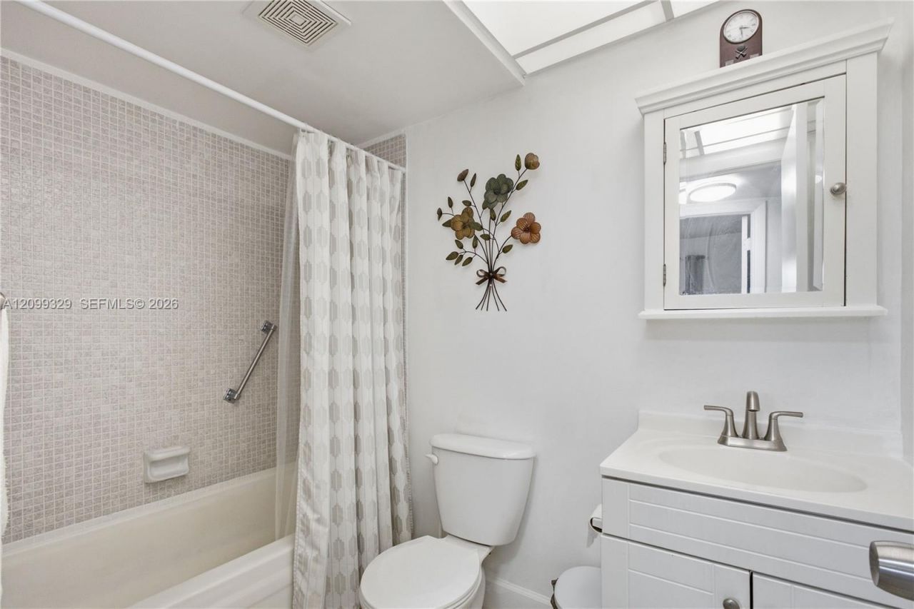 2900 N Pine Island Rd, Unit 209, Sunrise, FL 33322 Photo