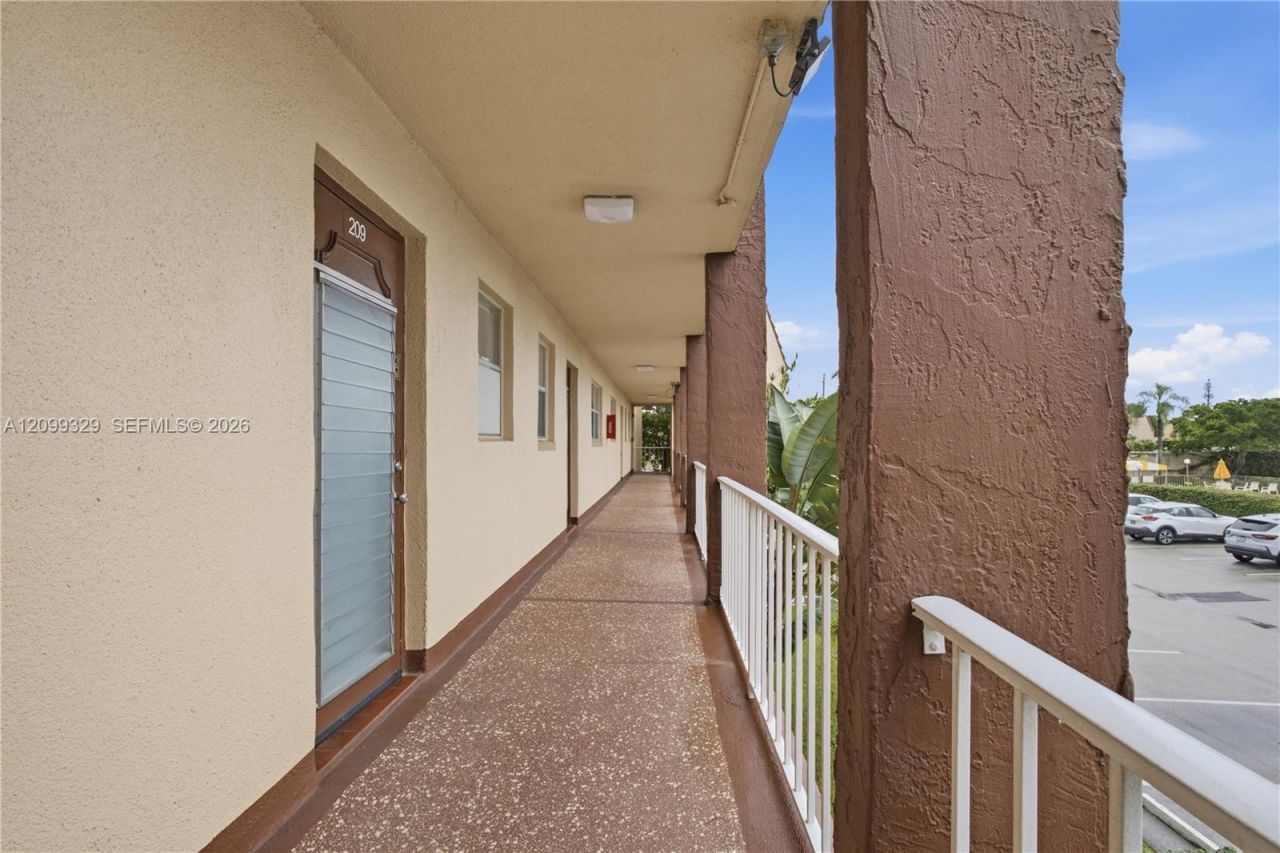 2900 N Pine Island Rd, Unit 209, Sunrise, FL 33322 Photo