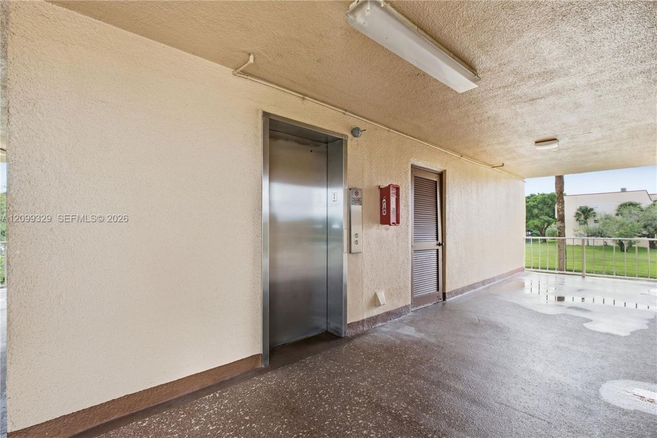 2900 N Pine Island Rd, Unit 209, Sunrise, FL 33322 Photo