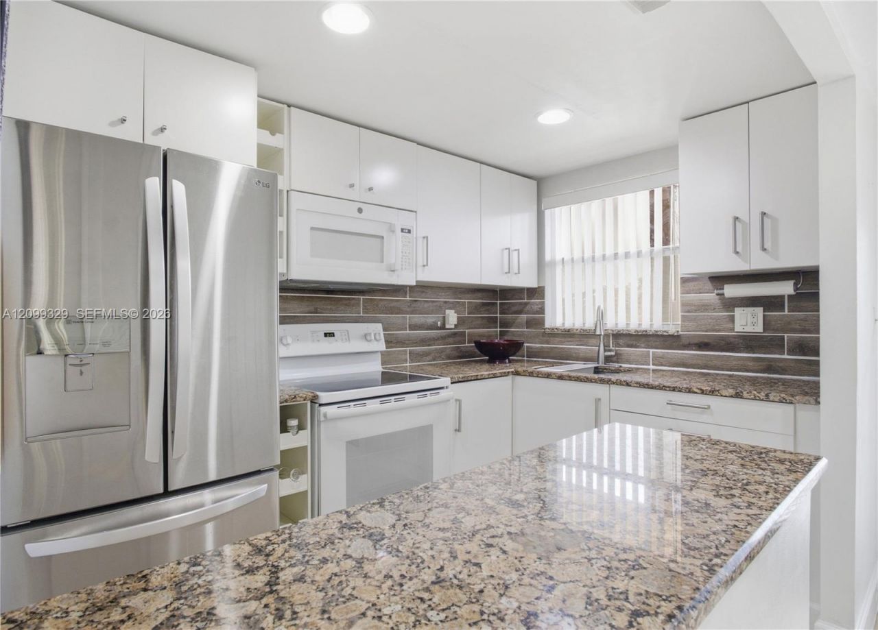 2900 N Pine Island Rd, Unit 209, Sunrise, FL 33322 Photo