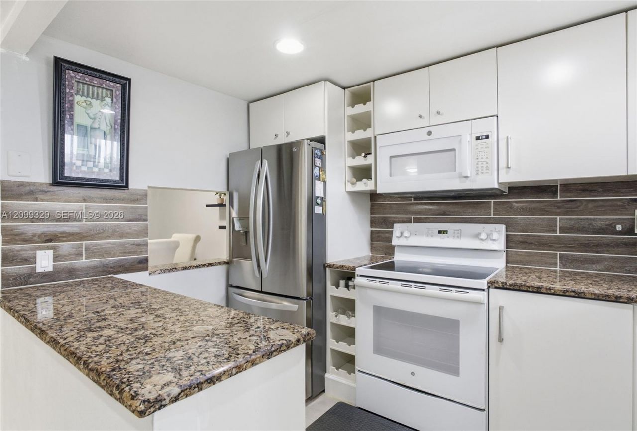 2900 N Pine Island Rd, Unit 209, Sunrise, FL 33322 Photo
