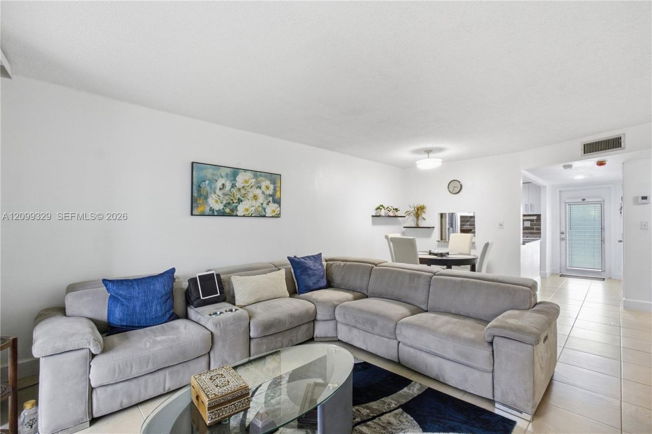 2900 N Pine Island Rd, Unit 209, Sunrise, FL 33322 Photo