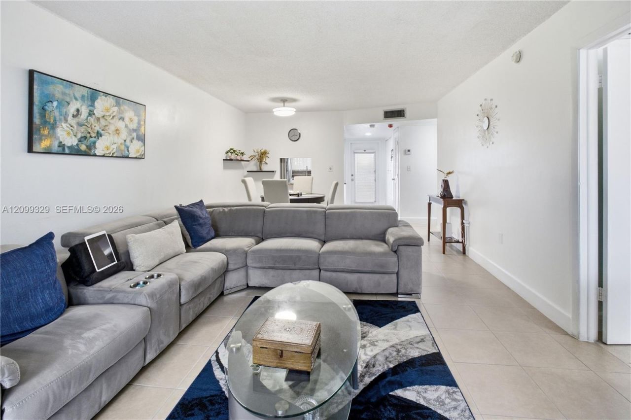 2900 N Pine Island Rd, Unit 209, Sunrise, FL 33322 Photo