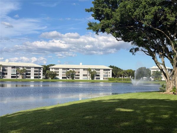 9235 Lagoon Pl, Unit 116, Davie, FL 33324