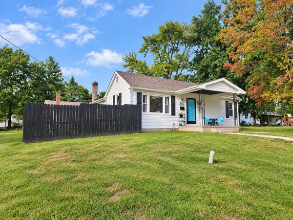 203 E BROWN Street , Pinckneyville, IL 62274