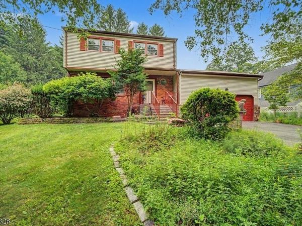 150 Orben Dr, Mount Arlington, NJ 07850