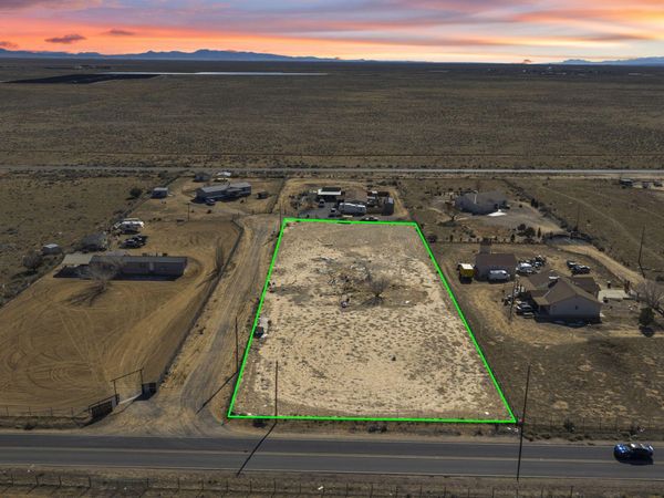 98 Van Camp Boulevard , Los Lunas, NM 87031