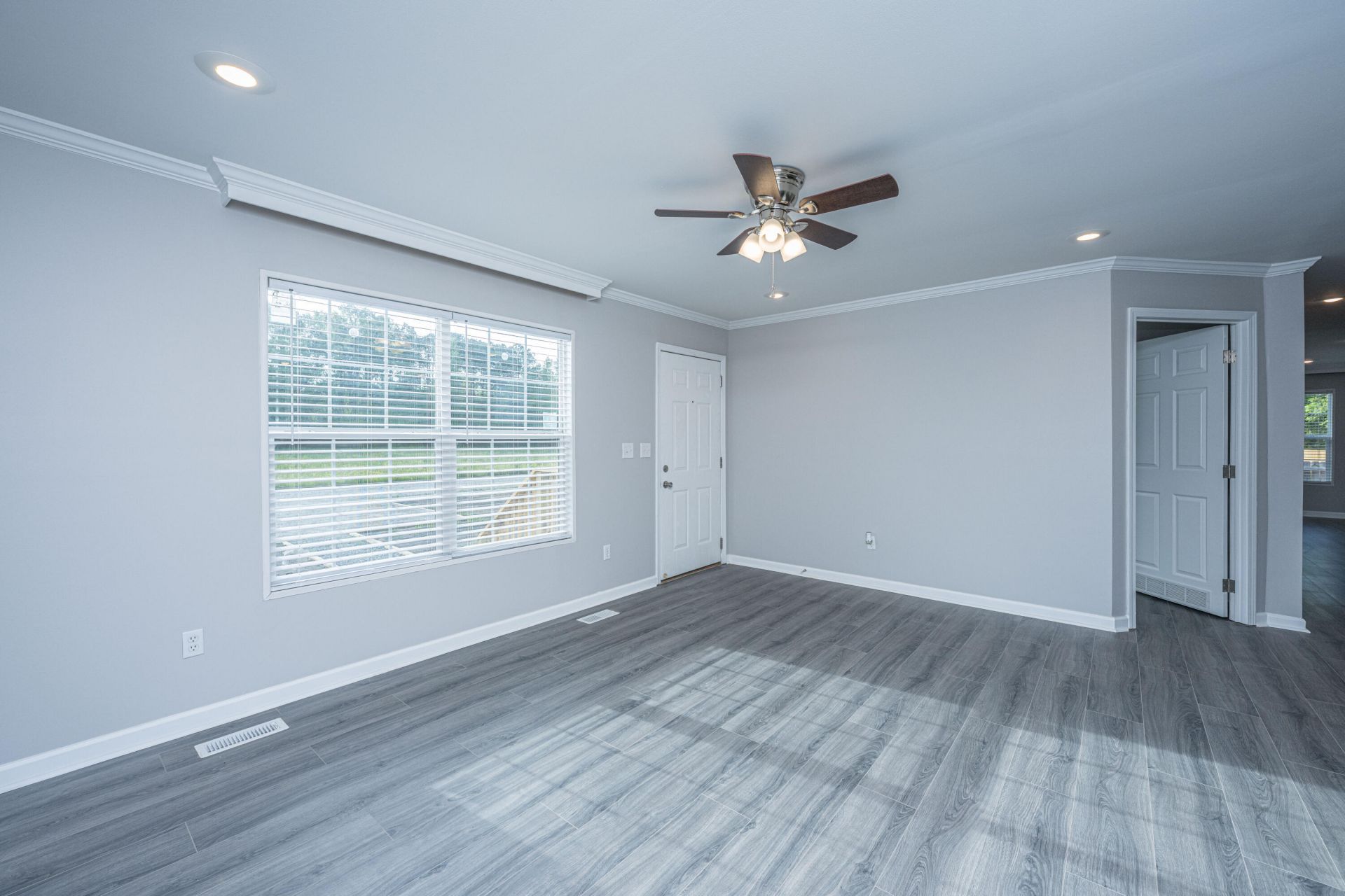 324 Bedford Road Photo 11