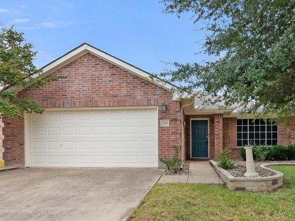 1109 Nighthawk Road , Fort Worth, TX 76108